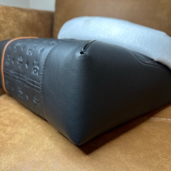 MCM Large Aren Hobo Bag in Embossed Monogram Leather - Picture 8 of 11